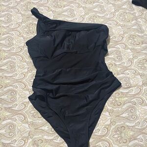 Cupshe Black One-Shoulder Ruched One-Piece Swimsuit